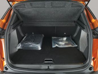 Peugeot E-2008 50kWh GT Premium (136 ps) - LED - REVERSE CAM - ALCANTARA