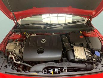 Mercedes-Benz A Class 1.5 A180d AMG Line (Premium) 7G-DCT (116 ps) - SELF PARK - REVER