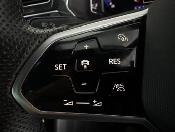 Volkswagen Tiguan 1.5 TSI R-Line DSG (150 ps) - HEATED STEERING - ASSISTANCE PACK 
