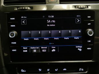 Volkswagen E-golf 35.8kWh e-Golf (136 ps) - CLIMATE CONTROL - DAB - USB AUDIO
