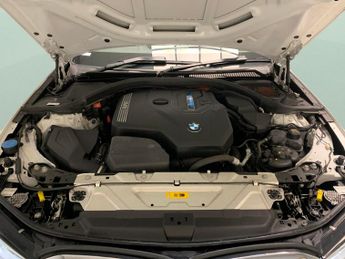 BMW 3 Series 2.0 330e 12kWh M Sport Plug-in (292 ps) - ACOUSTIC GLAZING