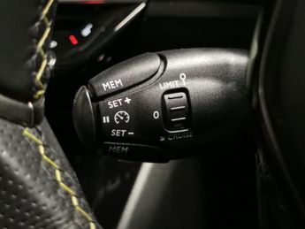 Peugeot E-2008 50kWh GT (7kW Charger) (136 ps) - LED - REVERSE CAM - NAV