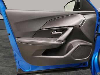 Peugeot E-2008 50kWh GT (7kW Charger) (136 ps) - LED - REVERSE CAM - NAV