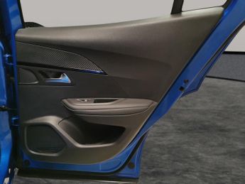 Peugeot E-2008 50kWh GT (7kW Charger) (136 ps) - LED - REVERSE CAM - NAV