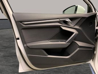 Audi A3 1.4 TFSIe 40 S line Sportback Plug-in S Tronic 13kWh (204 ps) - 