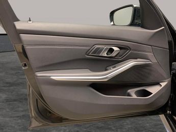 BMW 3 Series 2.0 330e 12kWh M Sport Plug-in (292 ps) - HEATED SEATS - ADAPTIV