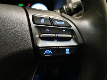 Hyundai Kona 64kWh Premium (10.5kW Charger) (204 ps) - HEATED SEATS - HEATED 