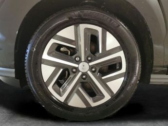 Hyundai Kona 64kWh Premium (10.5kW Charger) (204 ps) - HEATED SEATS - HEATED 
