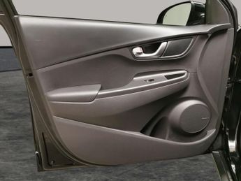 Hyundai Kona 39kWh Premium (10.5kW Charger) (136 ps) - HEATED SEATS - HEATED 