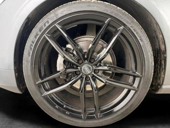 Volvo V90 2.0 D4 R-Design Plus (190 ps) - SENSUS SAT NAV - PARK ASSIST - L