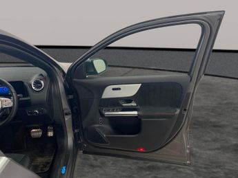 Mercedes-Benz EQA EQA 350 66.5kWh AMG Line 4MATIC (292 ps) - ADAPTIVE LIGHTS - HEA