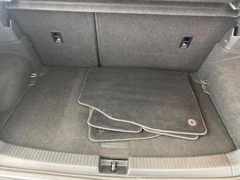 Volkswagen T-cross 1.0 TSI Black Edition DSG (110 ps) - AIR CON - DAB - PRIVACY GLA