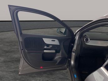 Mercedes-Benz EQA EQA 350 66.5kWh AMG Line 4MATIC (292 ps) - ADAPTIVE LIGHTS - HEA