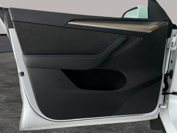 Tesla Model Y SUV RWD (346 ps) - LED - REVERSE CAM - NAV