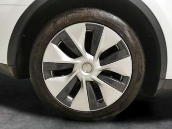 Tesla Model Y SUV RWD (346 ps) - HEATED STEERING - BLIND SPOT ASSIST - WIFI