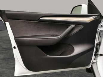 Tesla Model Y SUV RWD (346 ps) - HEATED STEERING - BLIND SPOT ASSIST - WIFI