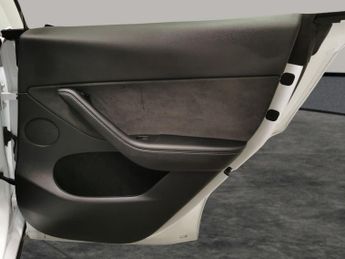 Tesla Model Y SUV RWD (346 ps) - HEATED STEERING - BLIND SPOT ASSIST - WIFI