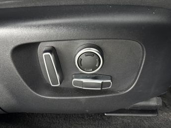 Land Rover Range Rover Evoque 1.5 P300e 12.2kWh R-Dynamic S Plug-in 4WD (309 ps) - LANE DEPART