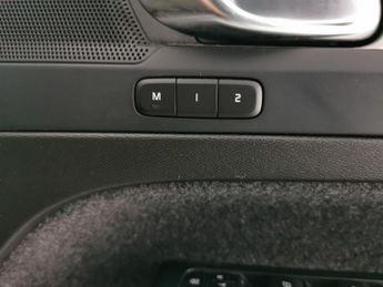 Volvo XC40 1.5h T4 Recharge 10.7kWh Plus Plug-in (211 ps) - SURROUND VIEW