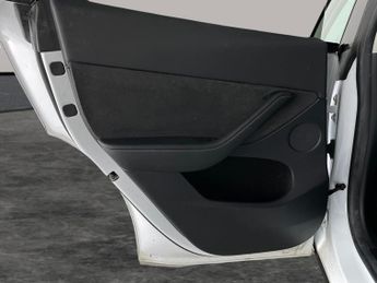 Tesla Model Y SUV RWD (346 ps) - LED - REVERSE CAM - NAV