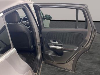 Mercedes-Benz EQA EQA 350 66.5kWh AMG Line 4MATIC (292 ps) - ADAPTIVE LIGHTS - HEA