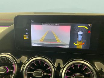 Mercedes-Benz EQA EQA 350 66.5kWh AMG Line 4MATIC (292 ps) - ADAPTIVE LIGHTS - HEA