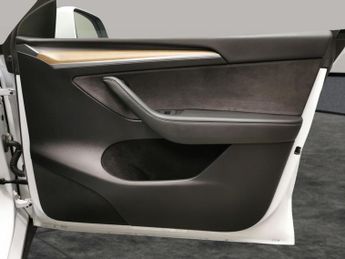 Tesla Model Y SUV RWD (346 ps) - HEATED STEERING - BLIND SPOT ASSIST - WIFI