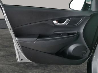 Hyundai Kona 64kWh Premium (10.5kW Charger) (204 ps) - LED - REVERSE CAM - NA