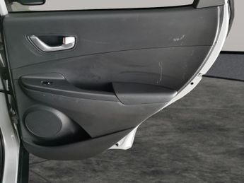 Hyundai Kona 64kWh Premium (10.5kW Charger) (204 ps) - LED - REVERSE CAM - NA