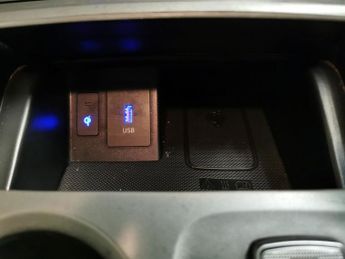 Hyundai Kona 39kWh Premium (10.5kW Charger) (136 ps) - HEATED SEATS - HEATED 