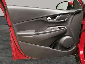 Hyundai Kona 39kWh Premium (10.5kW Charger) (136 ps) - HEATED SEATS - HEATED 