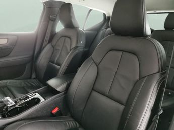 Volvo XC40 1.5h T5 Recharge 10.7kWh Ultimate Bright Plug-in (262 ps) - SENS