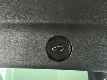 Tesla Model Y (Dual Motor) Long Range 4WDE (384 bhp) - REVERSE CAM - NAV - LEA