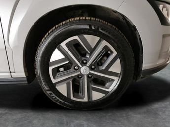 Hyundai Kona 64kWh Premium (10.5kW Charger) (204 ps) - LED - REVERSE CAM - NA