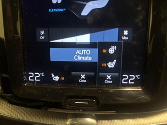 Volvo XC60 2.0h T8 Twin Engine Recharge 11.6kWh R-Design Pro Plug-in AWD (3