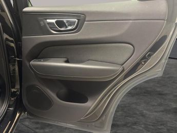 Volvo XC60 2.0h T8 Twin Engine Recharge 11.6kWh R-Design Pro Plug-in AWD (3