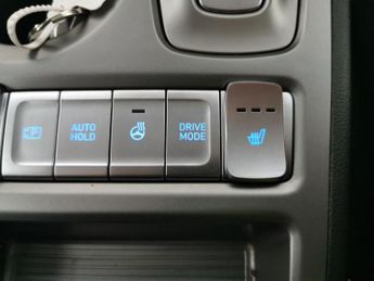 Hyundai Kona 64kWh Premium (10.5kW Charger) (204 ps) - KEYLESS ENTRY - LED - 