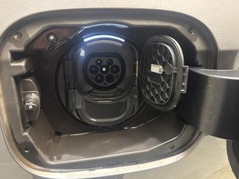 Mercedes-Benz A Class 1.3 A250e 15.6kWh AMG Line Plug-in 8G-DCT (218 ps) - HEATED LEAT