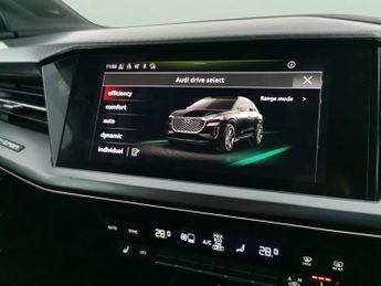 Audi Q4 E-tron 40 Sport 82kWh (204 ps) - LED - REVERSE CAM - HEATED LEATHER