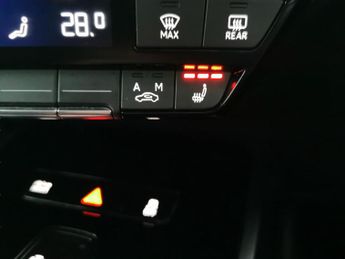 Audi Q4 E-tron 40 Sport 82kWh (204 ps) - LED - REVERSE CAM - HEATED LEATHER