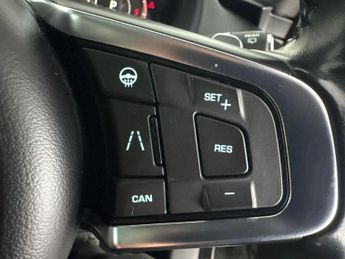 Jaguar F-PACE 2.0 D180 Chequered Flag AWD (180 ps) - MERIDIAN AUDIO - REVERSE 