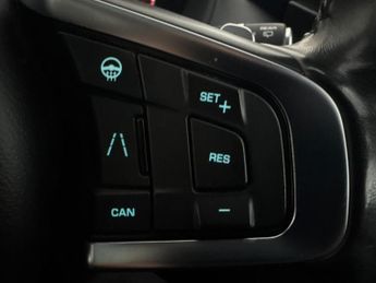 Jaguar F-PACE 2.0 D180 Chequered Flag AWD (180 ps) - MERIDIAN AUDIO - REVERSE 