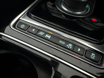 Jaguar F-PACE 2.0 D180 Chequered Flag AWD (180 ps) - MERIDIAN AUDIO - REVERSE 