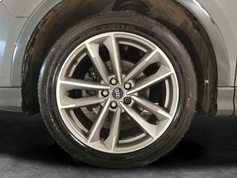 Audi Q3 1.5 TFSI CoD 35 Black Edition S Tronic (150 ps) - BLUETOOTH - CR