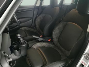 Mini Hatch 1.5 Cooper Steptronic (136 ps) - SPORT LEATHER STEERING WHEEL