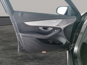 Mercedes-Benz EQC EQC 400 80kWh Sport 4MATIC (408 ps) - COMFORT PACK - BLIND SPOT 