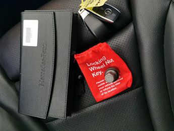 Mercedes-Benz EQC EQC 400 80kWh Sport 4MATIC (408 ps) - COMFORT PACK - BLIND SPOT 