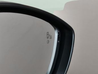 Peugeot E-208 50kWh GT (136 ps) - LED - REVERSE CAM - NAV