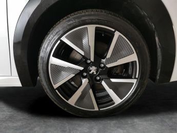 Peugeot E-208 50kWh GT (136 ps) - LED - REVERSE CAM - NAV