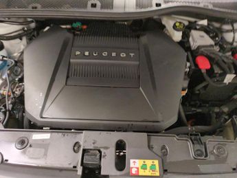 Peugeot E-208 50kWh GT (136 ps) - LED - REVERSE CAM - NAV
